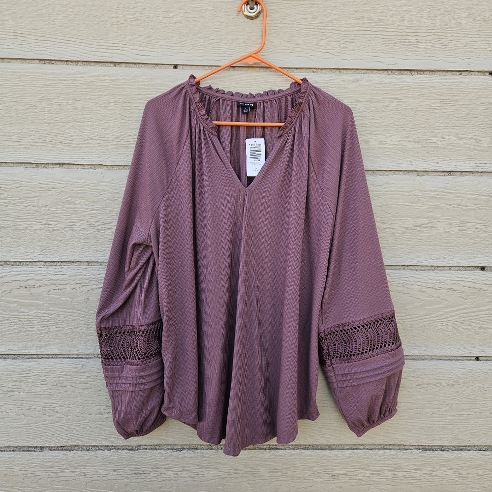 NWT Torrid textured jersey v neck crochet long sleeve top Rose Taupe size 1 1X